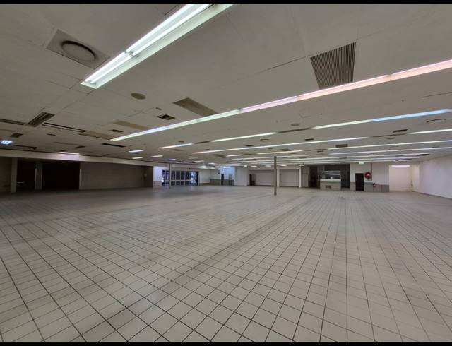 2,222M² RETAIL TO LET IN CRAIGHALL PARK